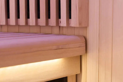 Zitbank met indirecte ledverlichting in de ICEO Maan infraroodsauna voor 2 personen